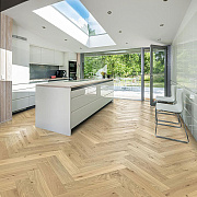 Kahrs Master Herringbone Дуб CC Дымчатое белое масло (правая) однополосный MASTER OAK CC DIM WHITE OIL 1S